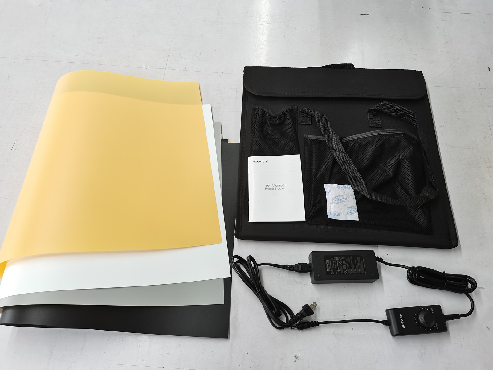 NEEWER Photo Studio Light Box 16″x16″ Glare Shooting Tent w/ 4 Color Backdrops