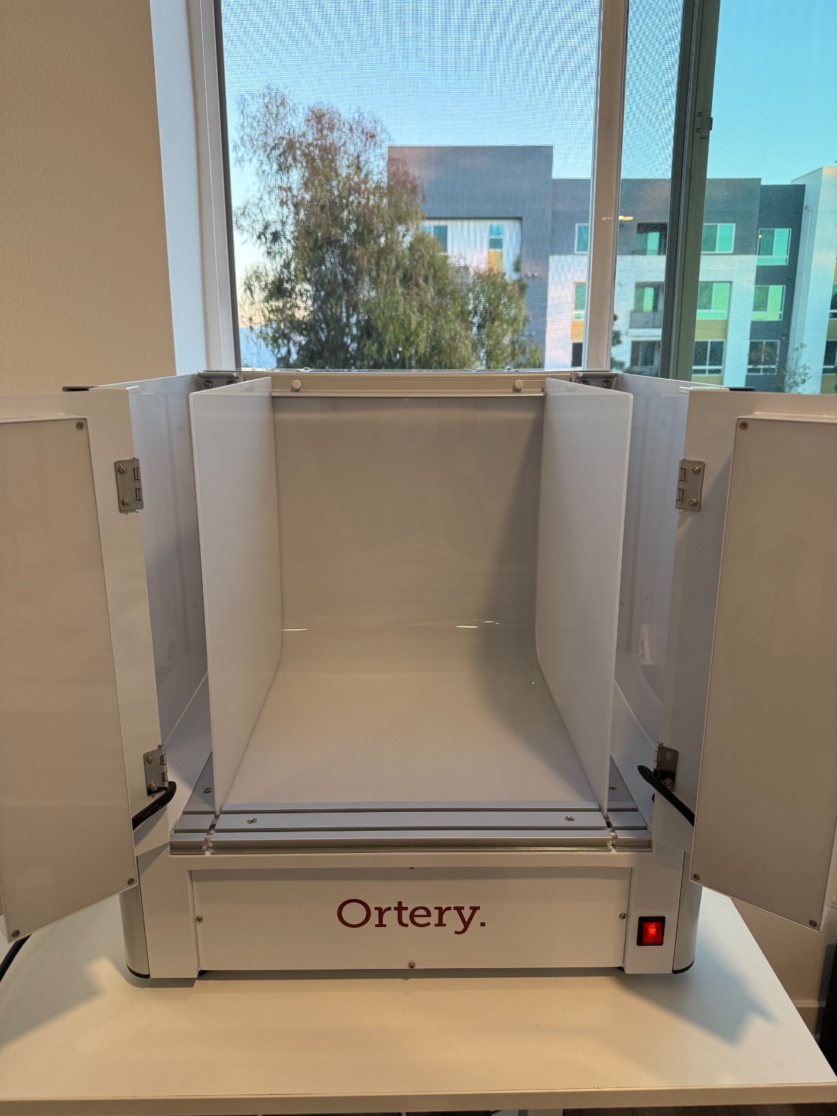 Ortery 2d photobench 100 Light Box (lightly used)